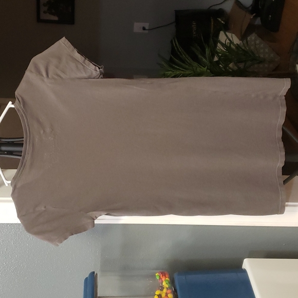 S Classic Solid Short Sleeve Tee. - Picture 4 of 5